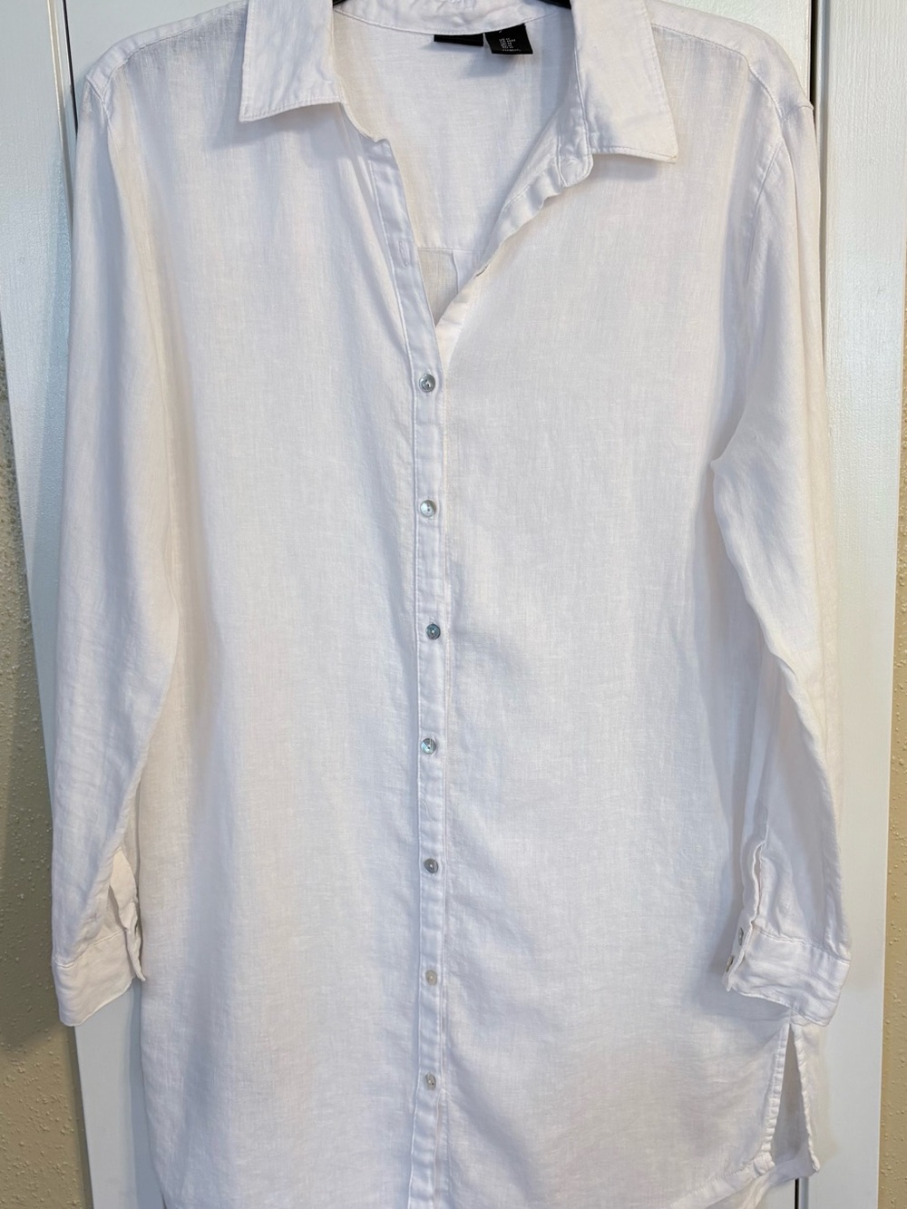 Tahari White Linen Button-Front Long-Sleeve Shirt